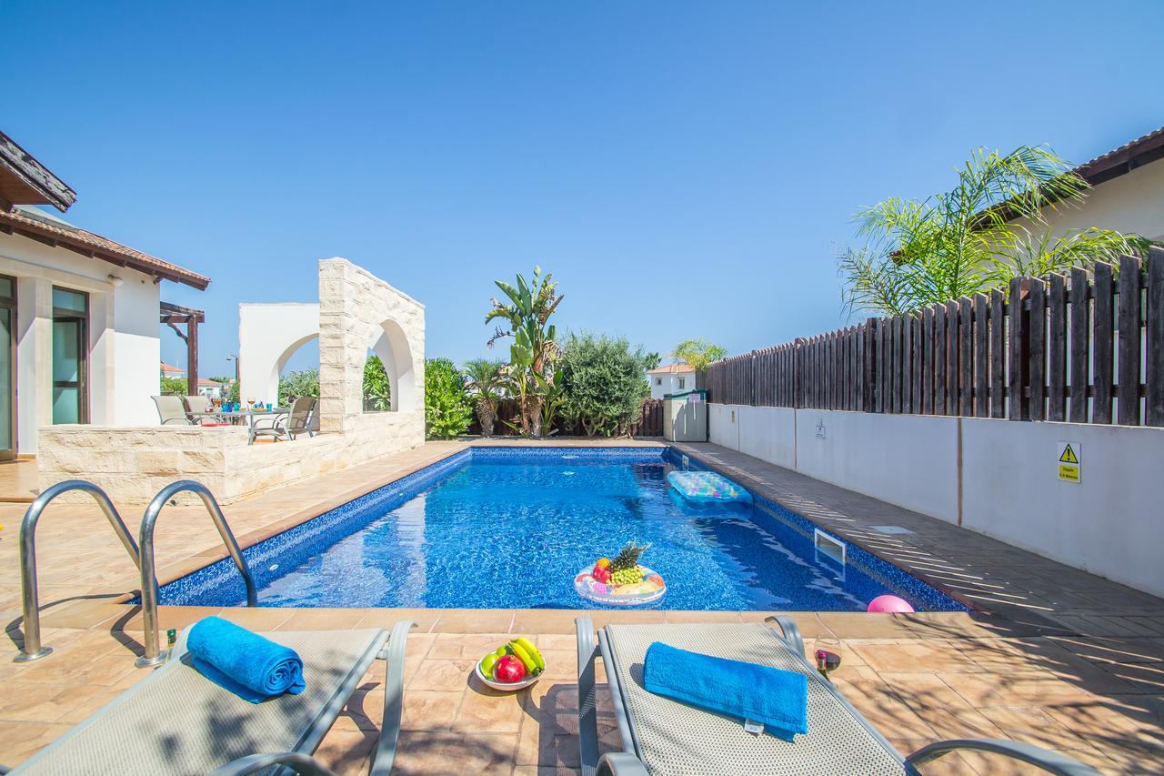 Rada'S Vacation Home Ayia Napa Esterno foto